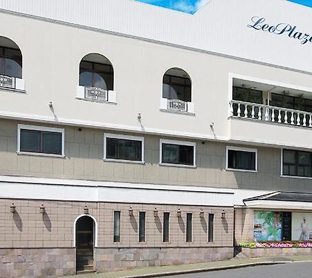 Leo Plaza Hotel Szaszebo Kültér fotó
