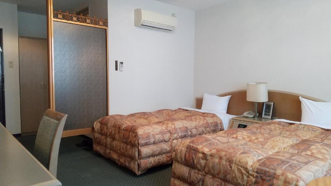 Leo Plaza Hotel Szaszebo Kültér fotó